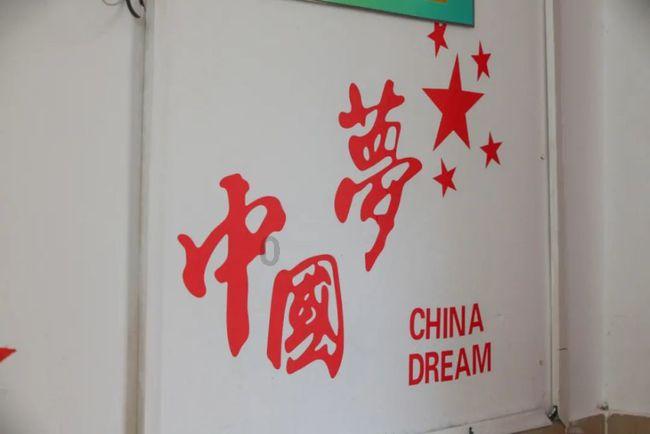 牛仔和T恤
